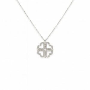 Colar trevo magnético coração vazado cravejado