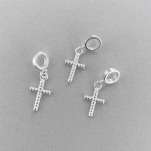 Berloque cruz com textura