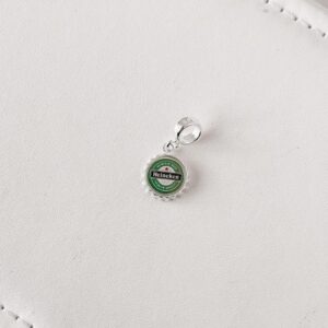 Berloque pingente tampa heineken