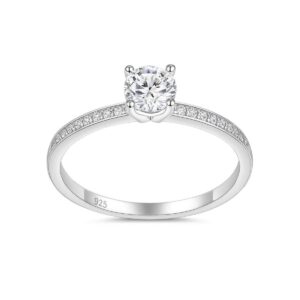 Anel solitario cravejado.